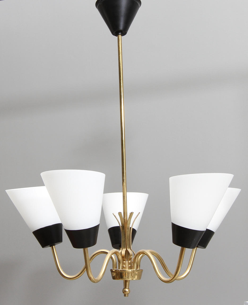 TAKLAMPA med glaskupor, 1900-tal.