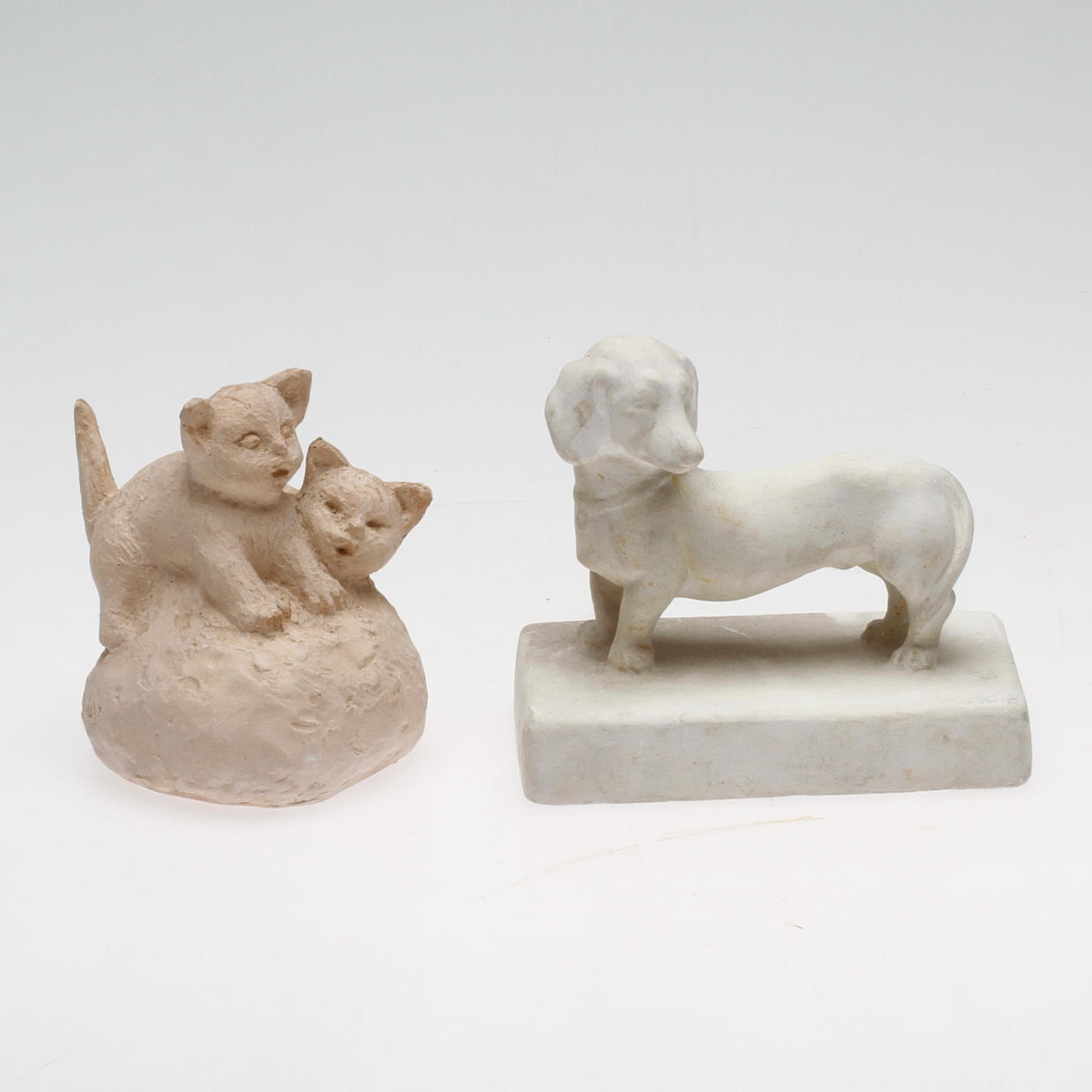 CARIN NILSON. (1884-1973). Skulpturer, 2 st, gips, en signerad.