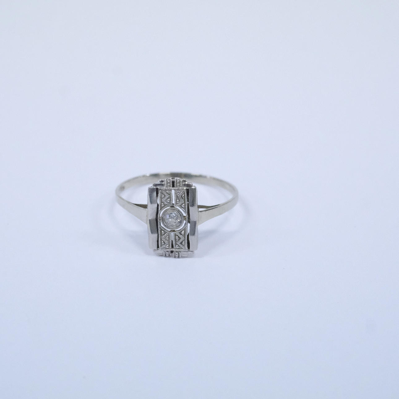 RING WITH DIAMOND, ART DECO STYLE.