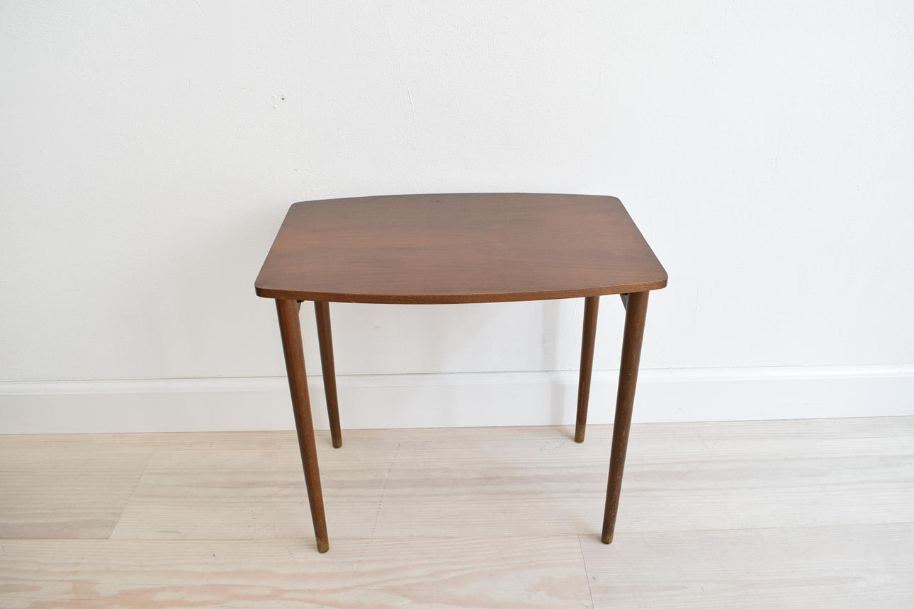 LITET SOFFBORD I BOK 1900-TAL.