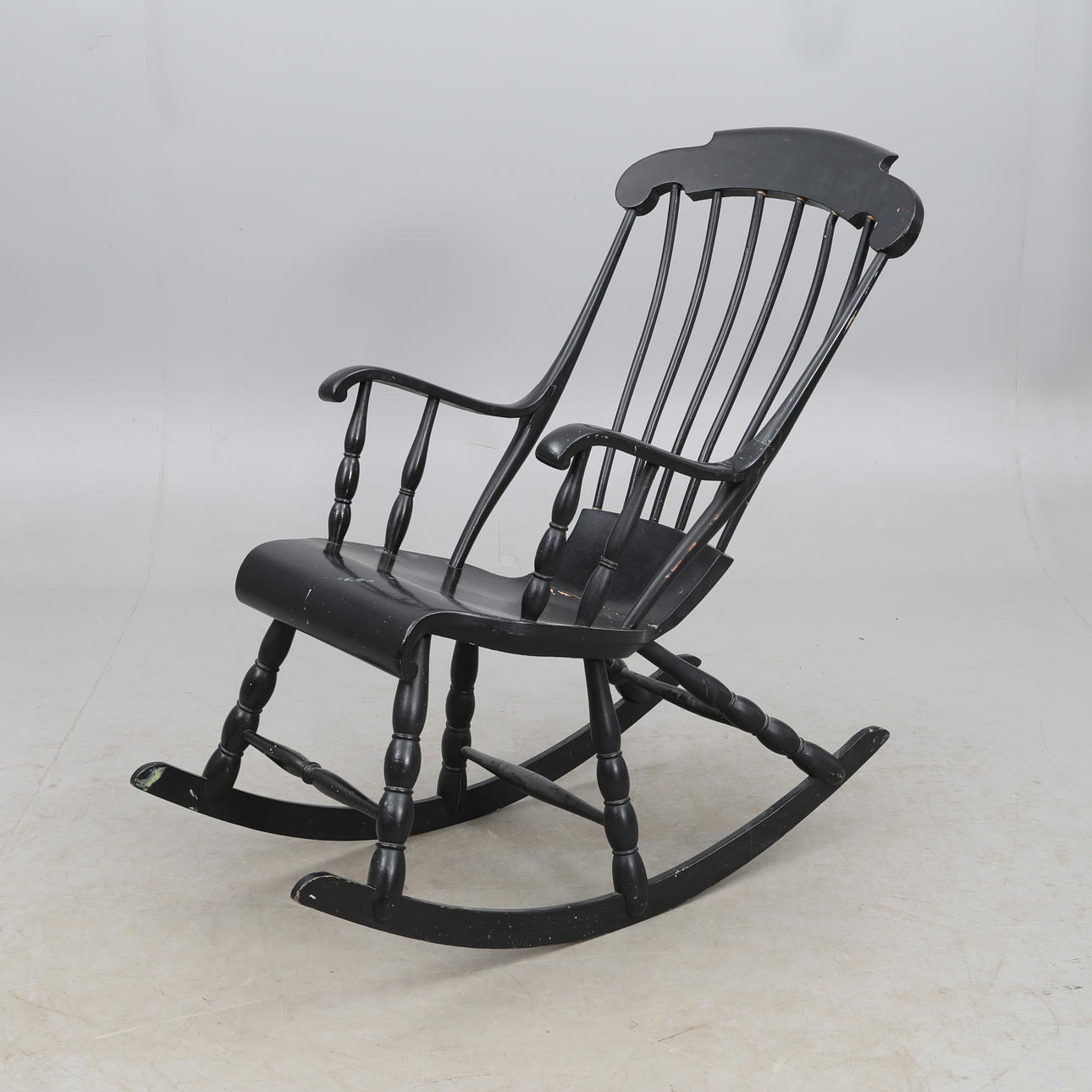 ROCKING CHAIR.