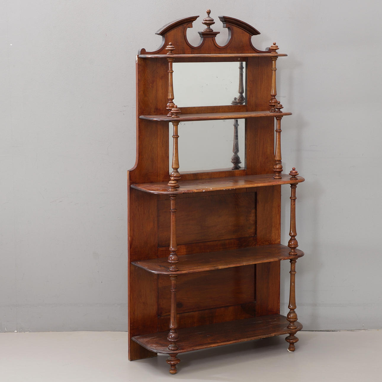 ETIENNE SHELF, 1800/20th century.
