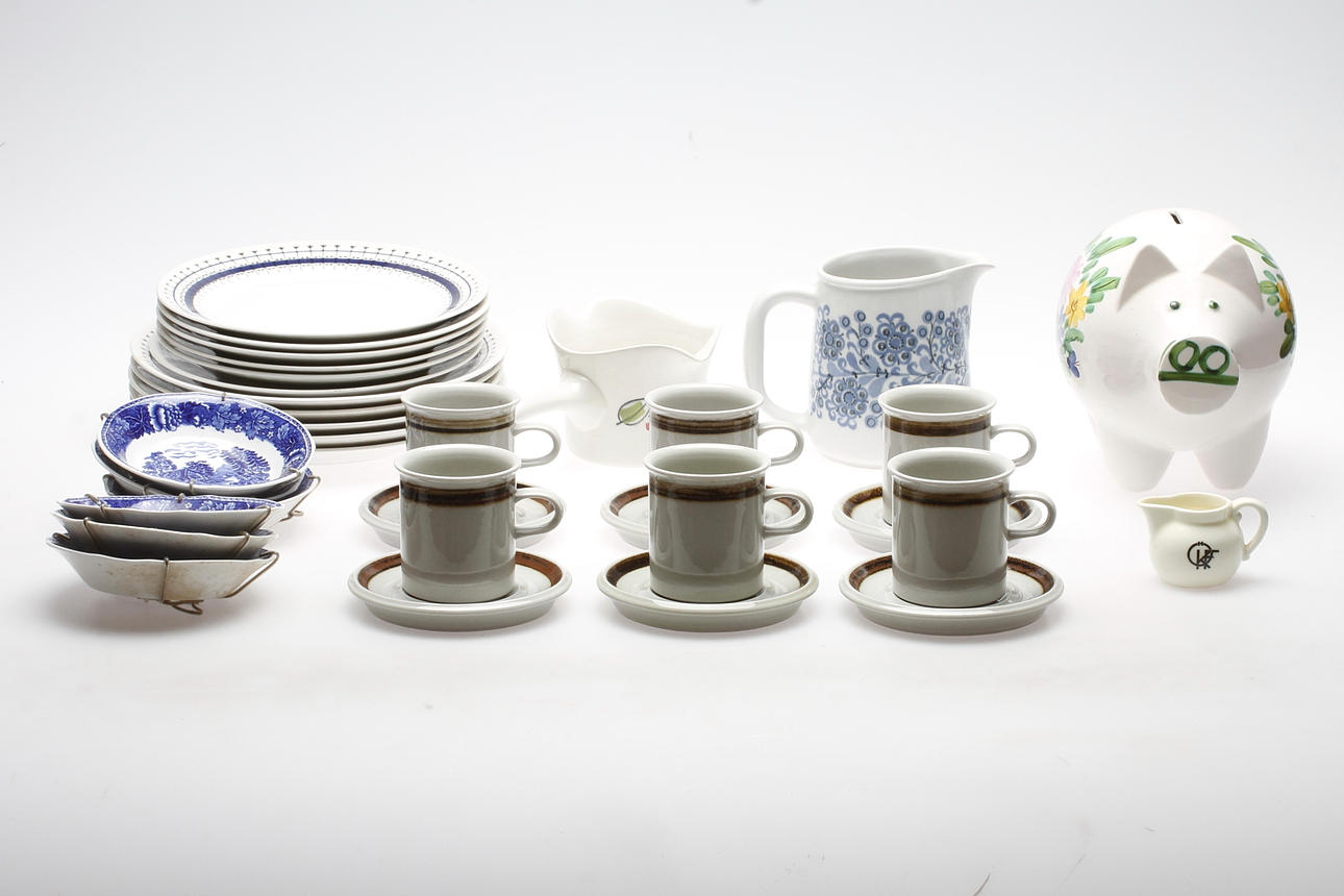 SERVISDELAR, keramik, bland annat Arabia och Upsala-Ekeby/Gefle.