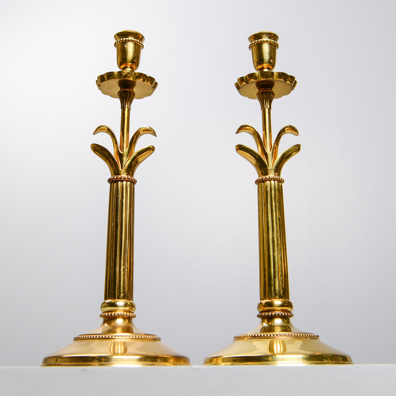 CARL ARNE BREGER. Lysestager, et par, messing, „Sofia“, Haga messing.