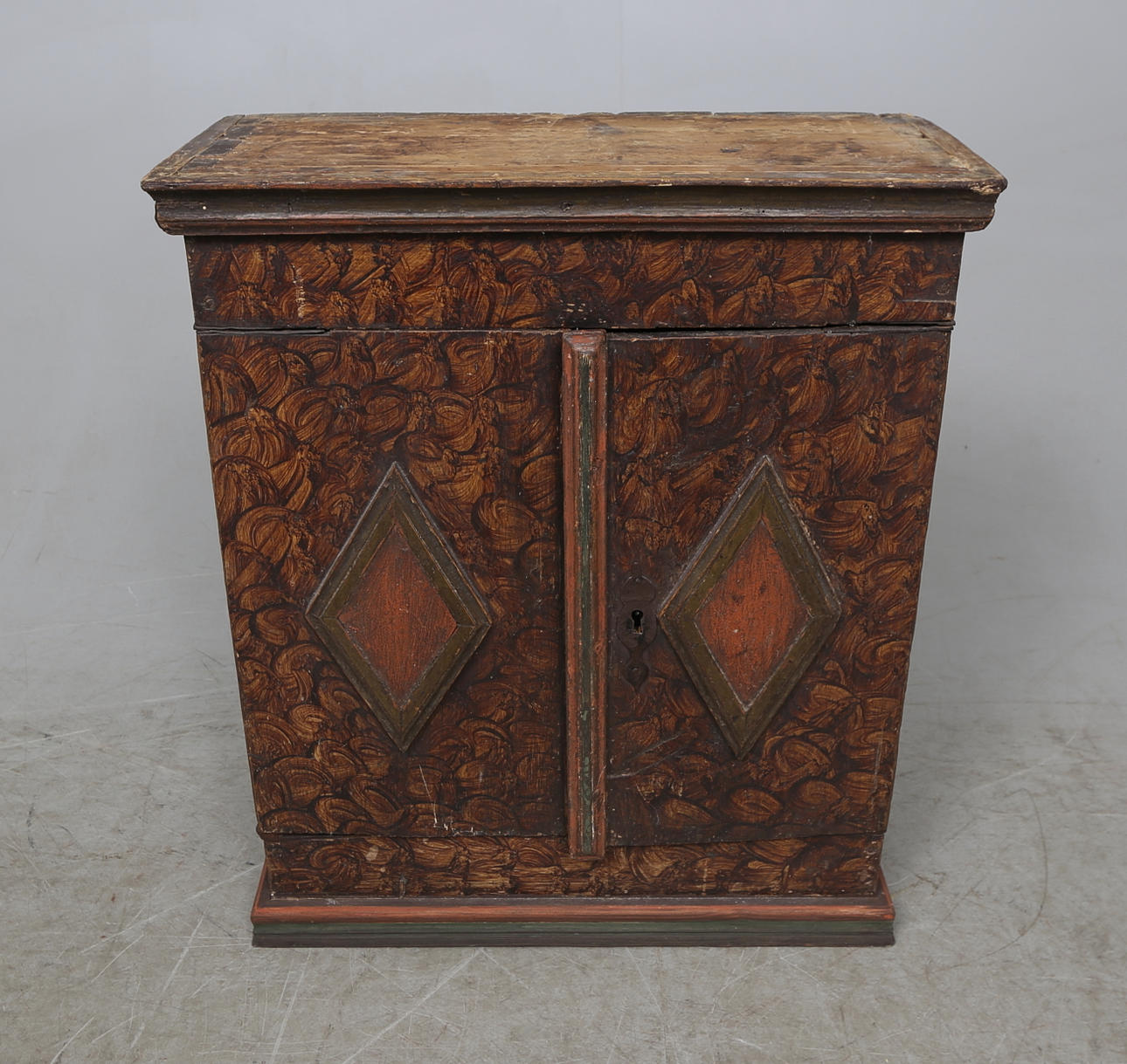 VÄGGSKÅP, allmoge, 1800-tal.