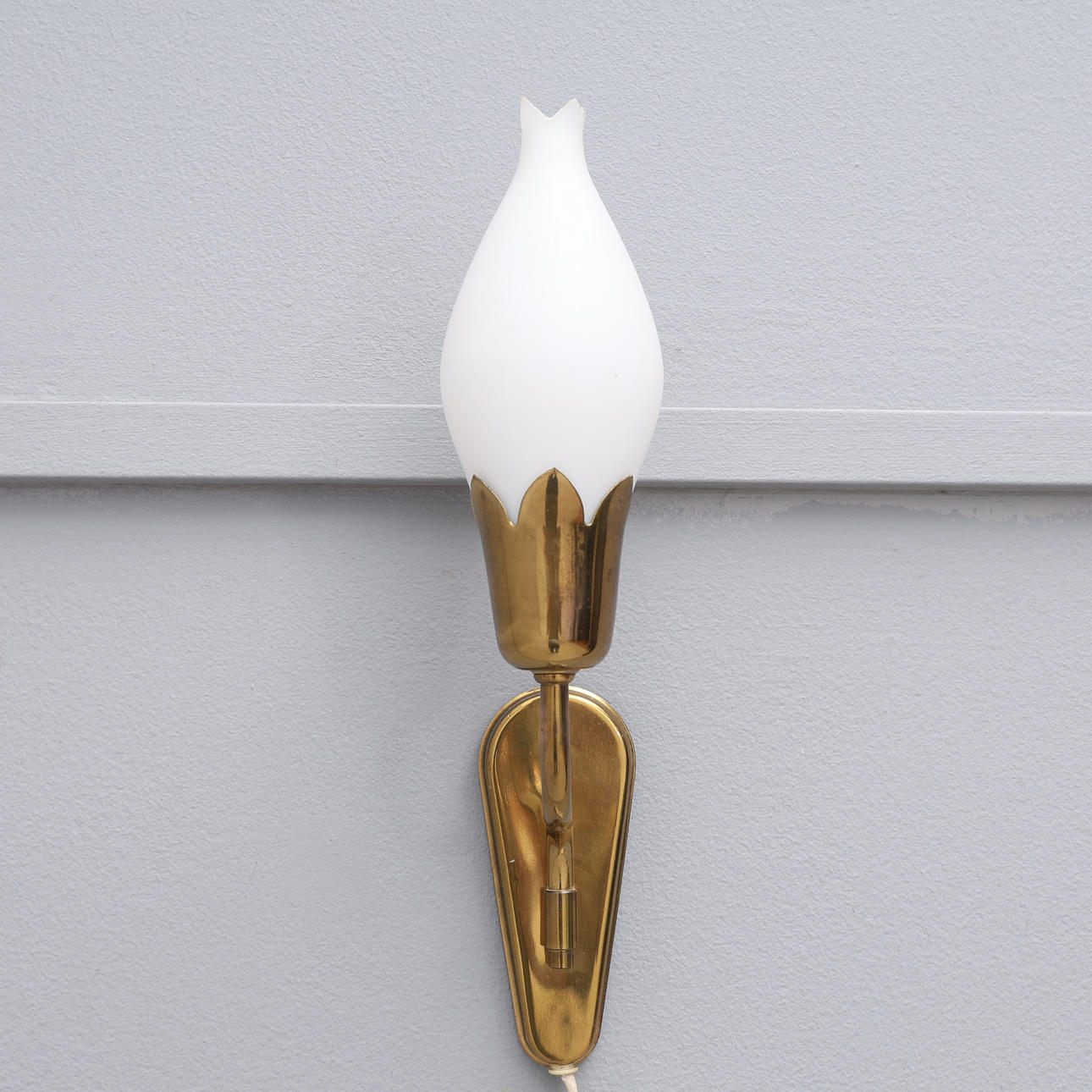 VÆGLAMPE, Fog & Mørup, „Tulip“, messing og glas.