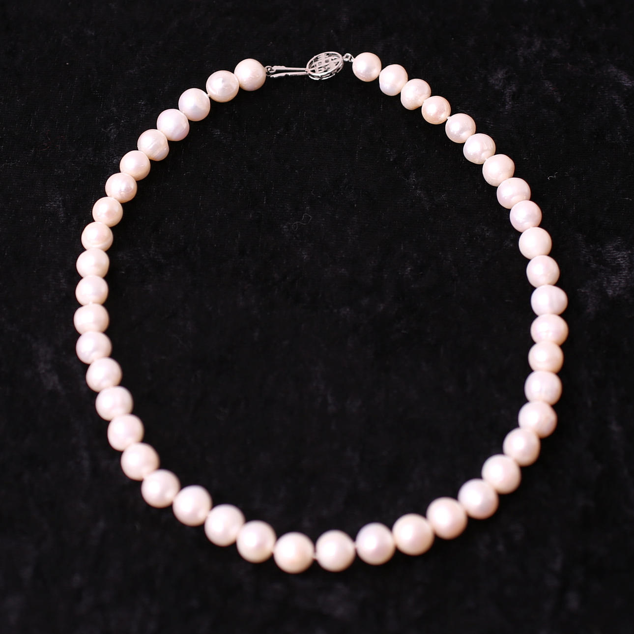 PÄRLCOLLIER, odlade pärlor, längd 45 cm, Akoya - Japan.