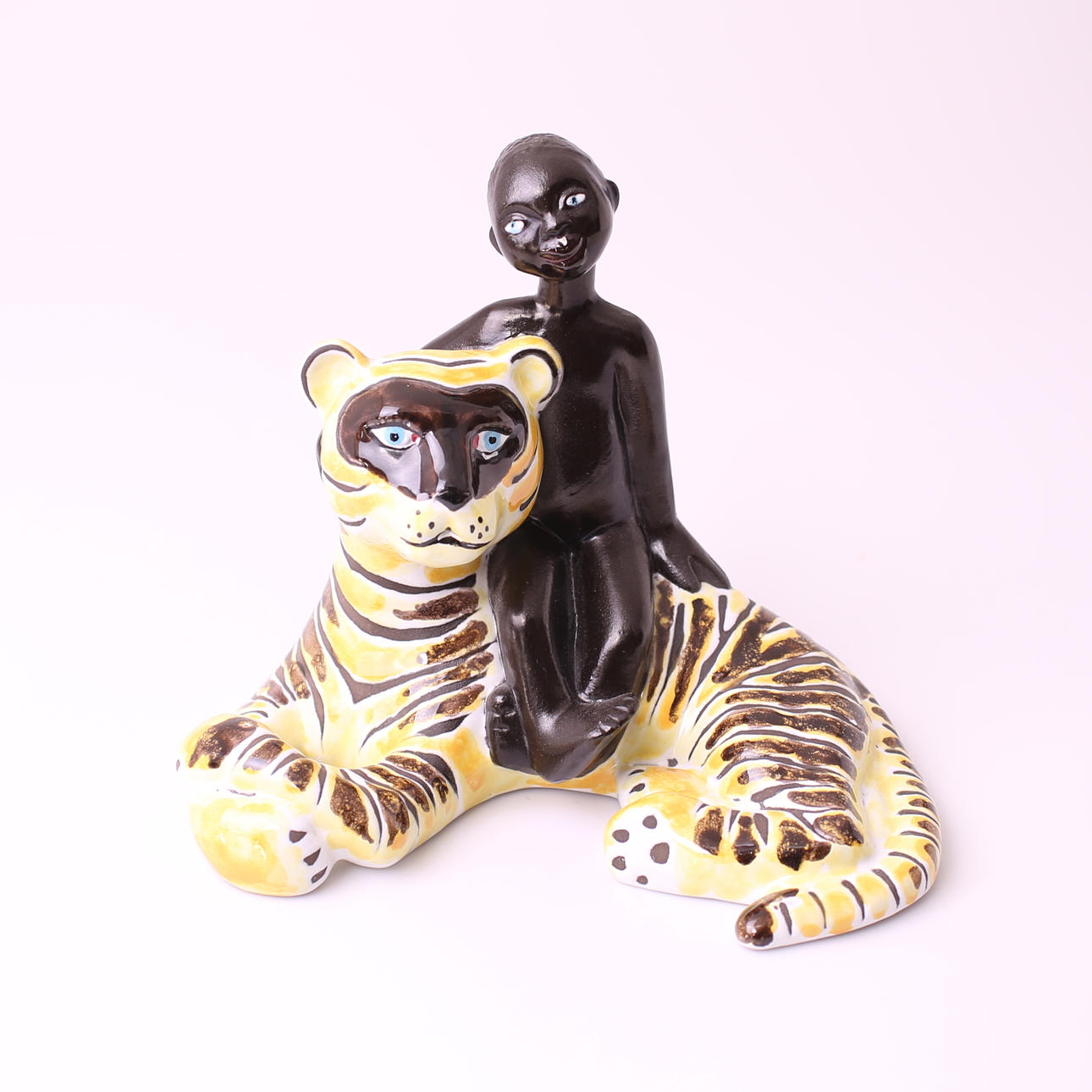 DOROTHY CLOUGH. FIGURIN, keramik, signerad D.Clough - Upsala Ekeby, svart pojke sitter på en tiger.