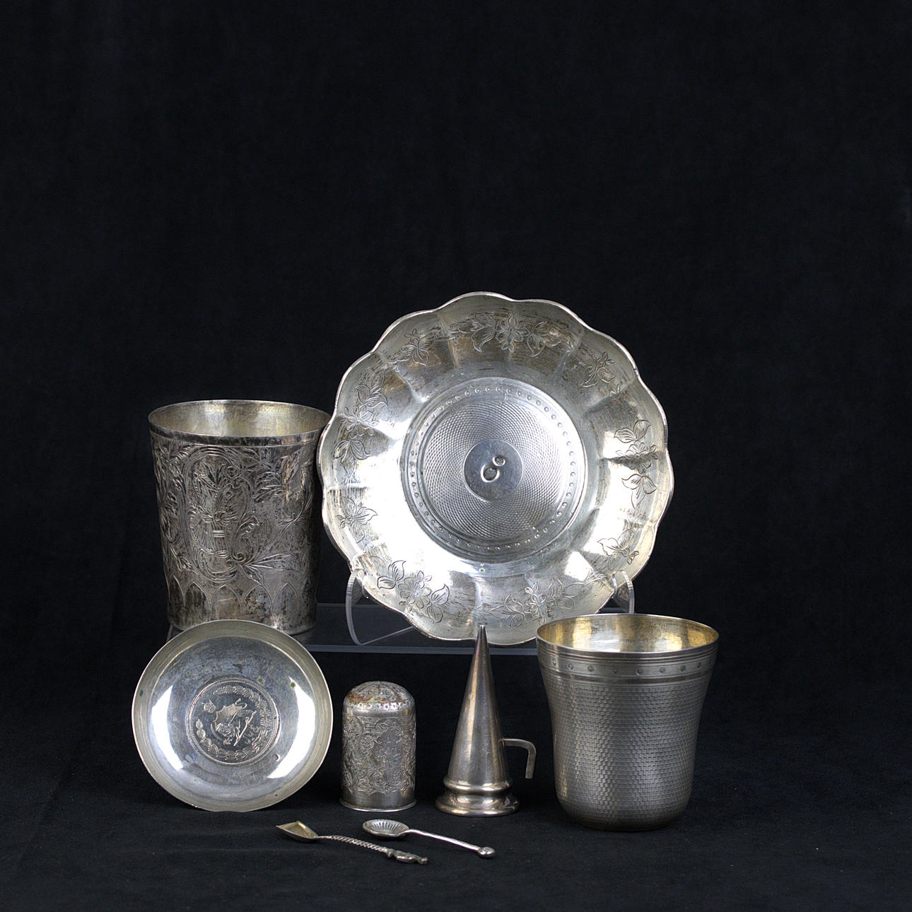 SILVER OBJECTS, 8 pieces of older silver, partly Russian, see description.