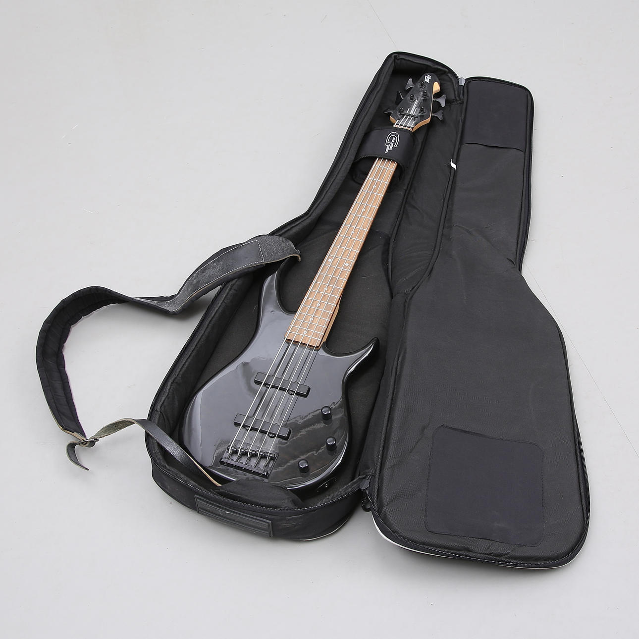 ELECTRIC BASS, Peavey Millennium BXP, 5-Stranded.