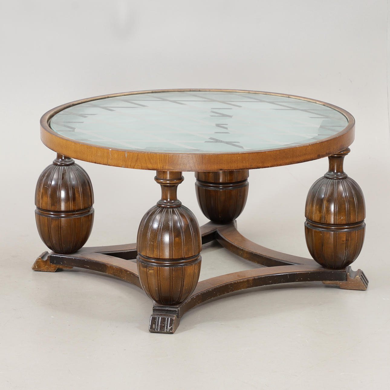 ART-DECO-COUCHTISCH MIT GLASPLATTE, 1930ER.