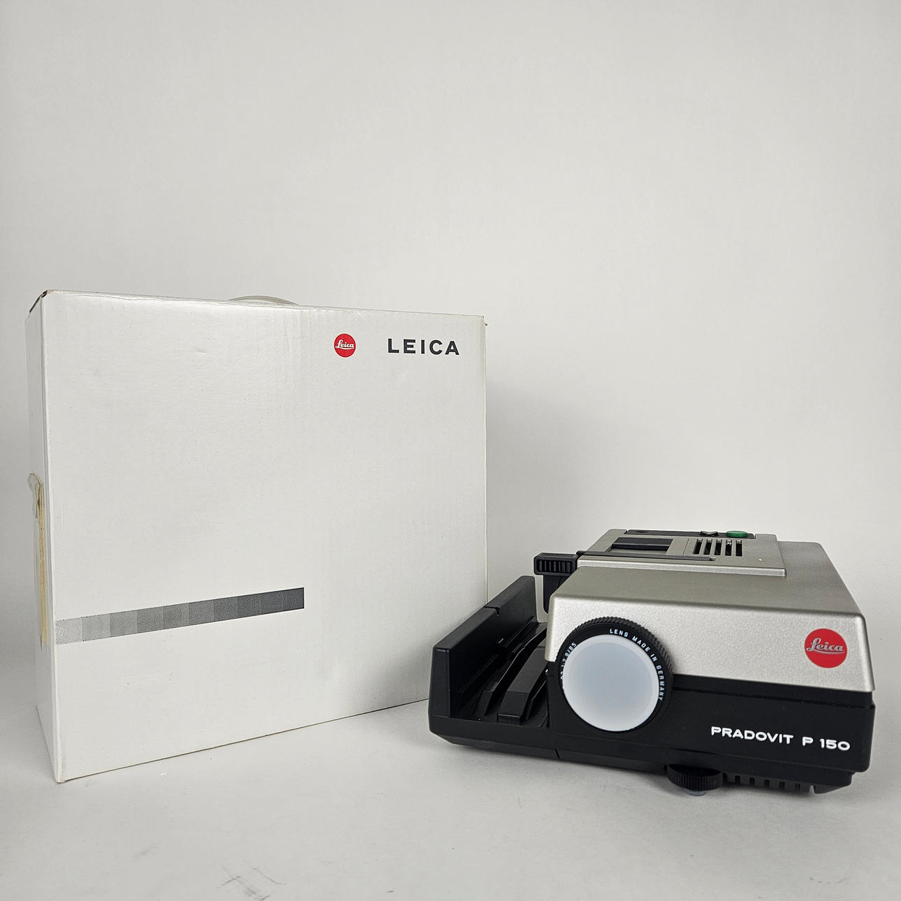 LEICA. Slide projector, Pradovit P 150, Germany.