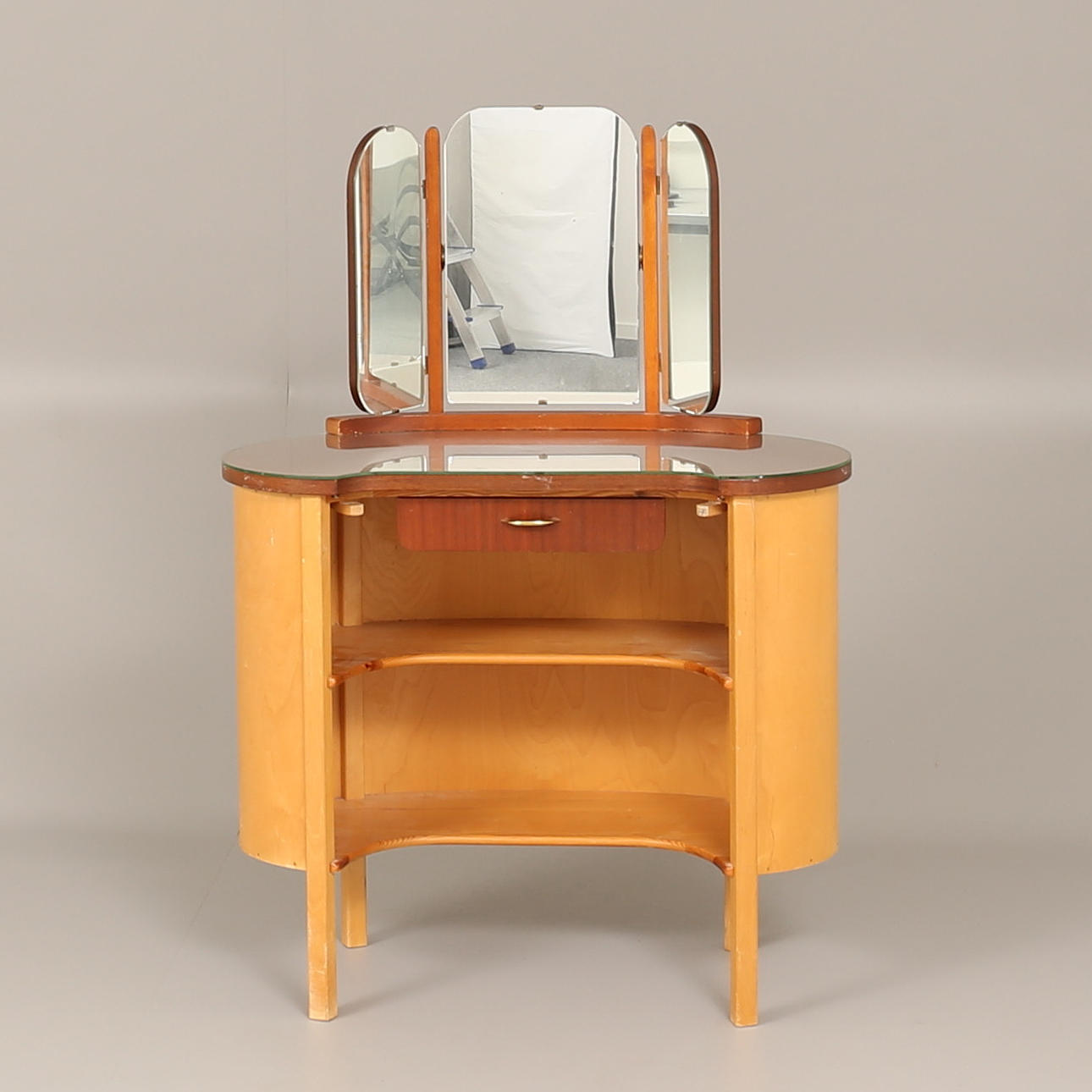 SMINKBORD med 3-delad spegel, 1950-tal.