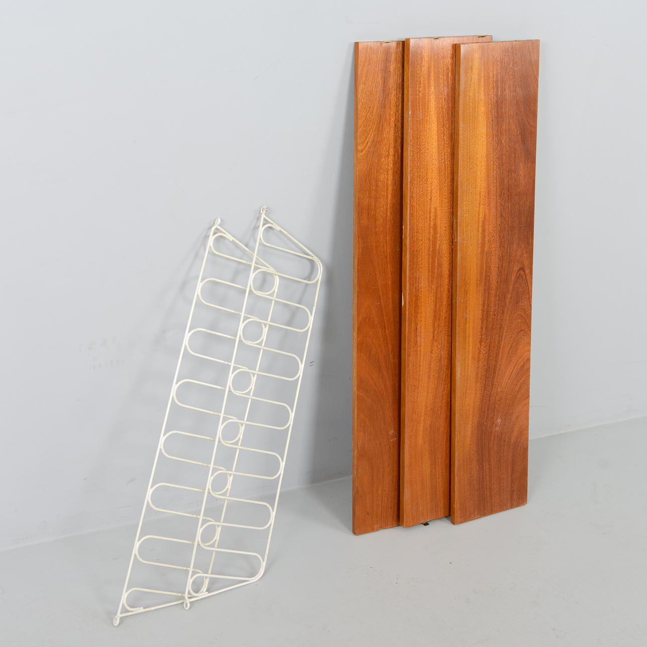 A teak wall shelf, 1950s/1960s.
