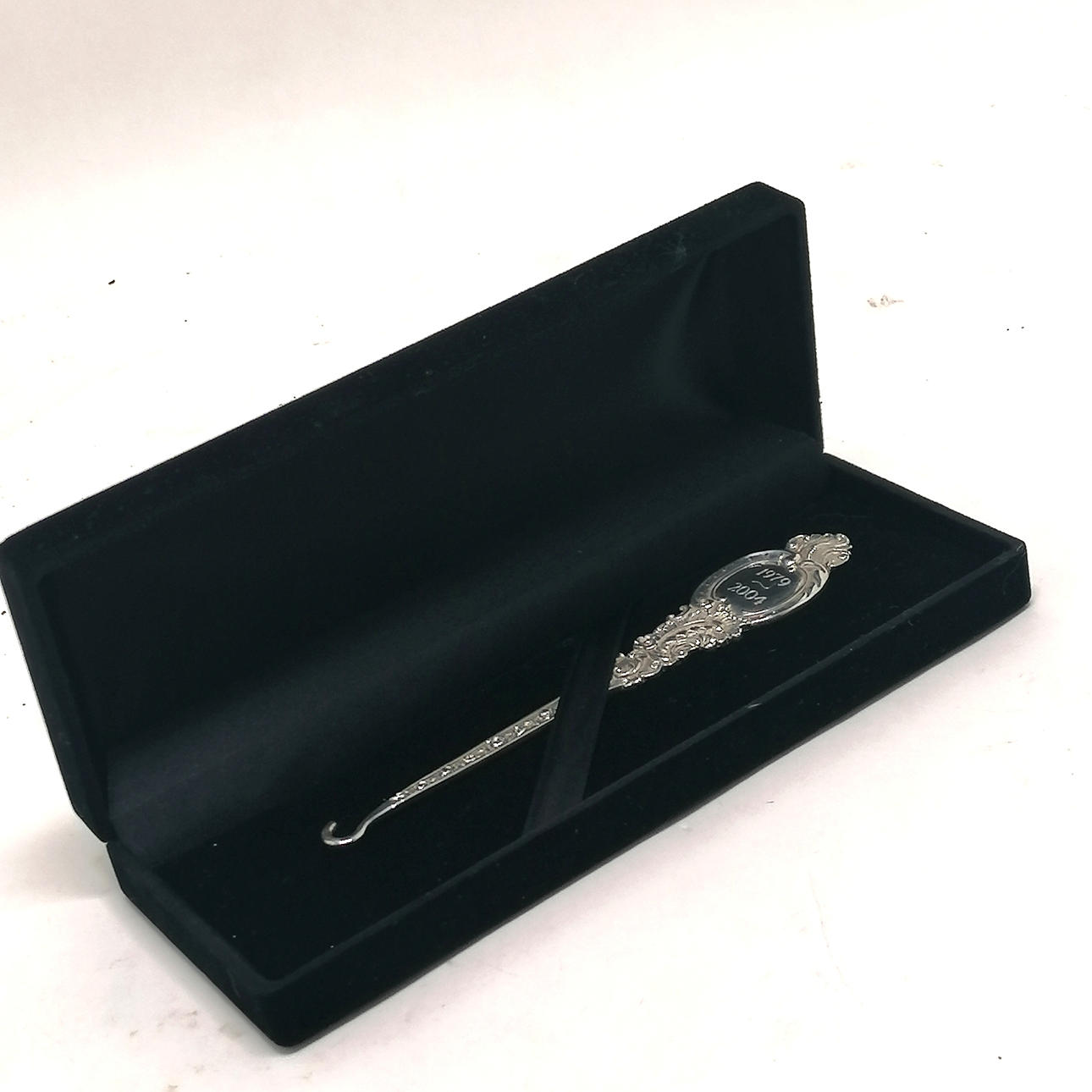*BUTTONHOOK SOCIETY BOXED SILVER BY JEFFREY JOHN FRANCIS.