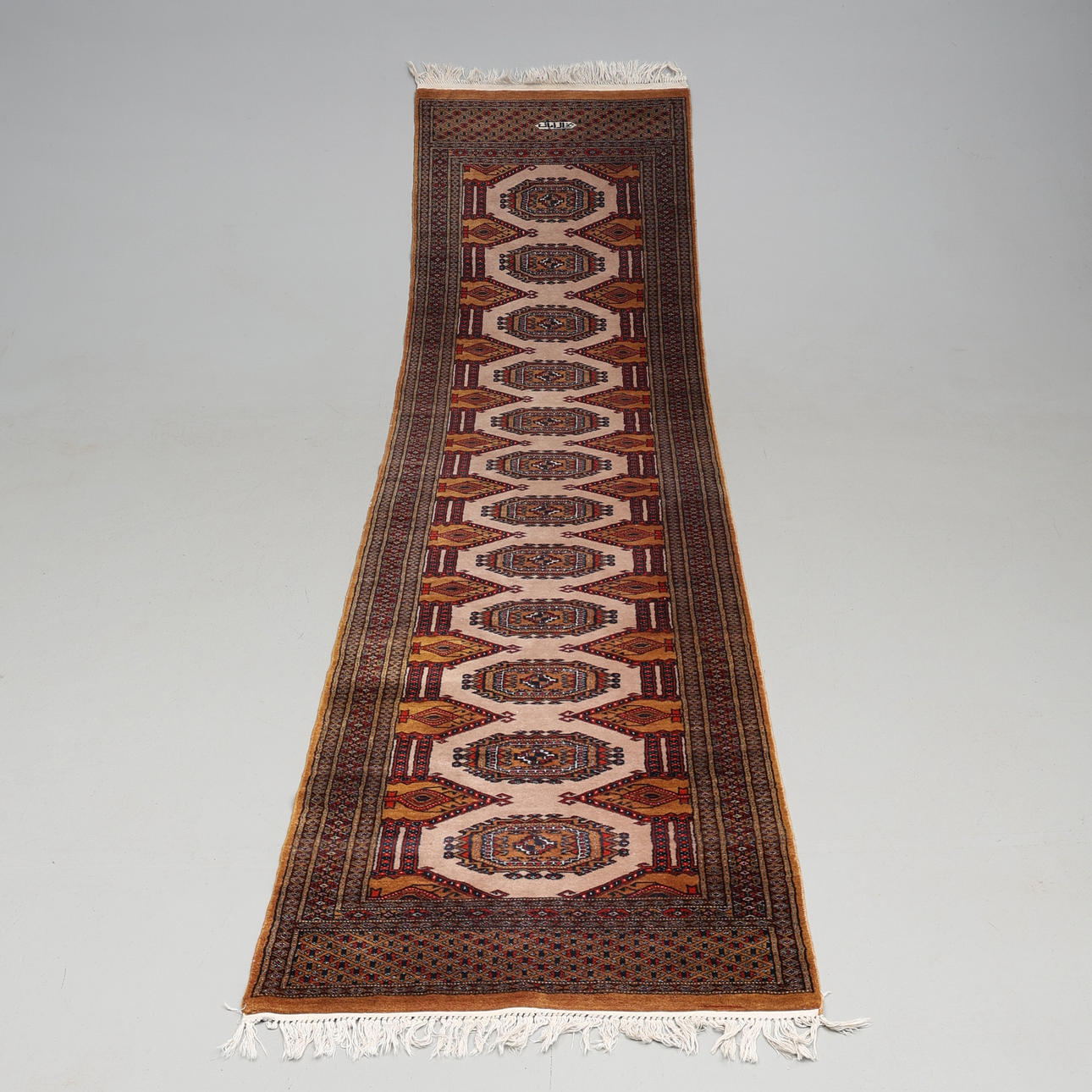 GALLERY MAT. Oriental, signed.