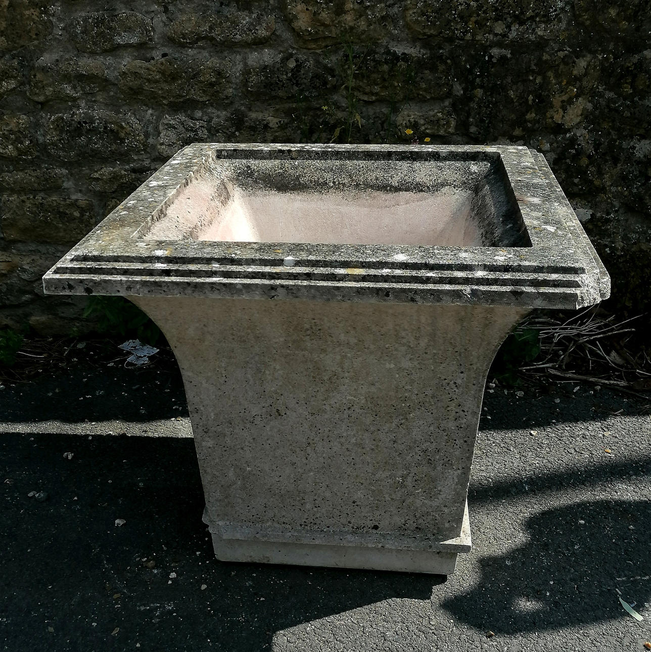 HADDONSTONE SQUARE PLANTER.