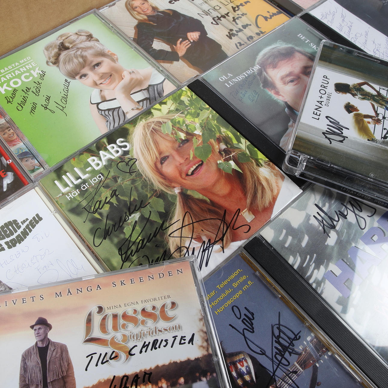CDs approx. 150pcs of which 17 with autographs.