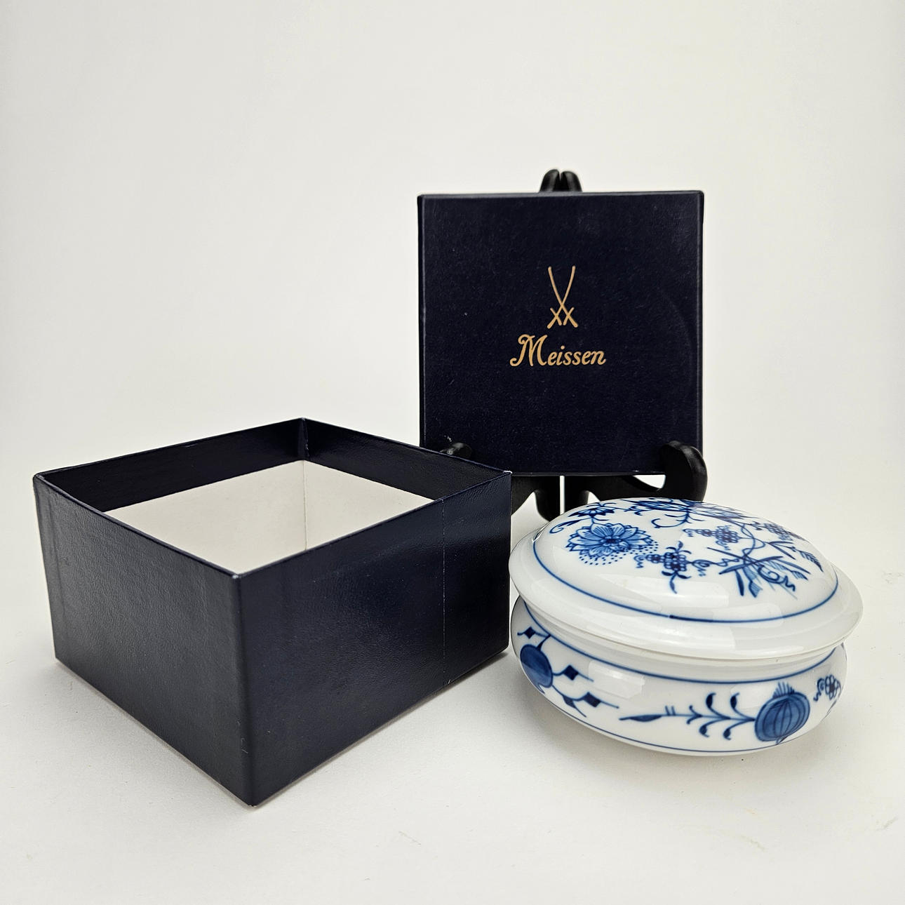 A porcelain lockbox, onion pattern, Meissen, Germany.