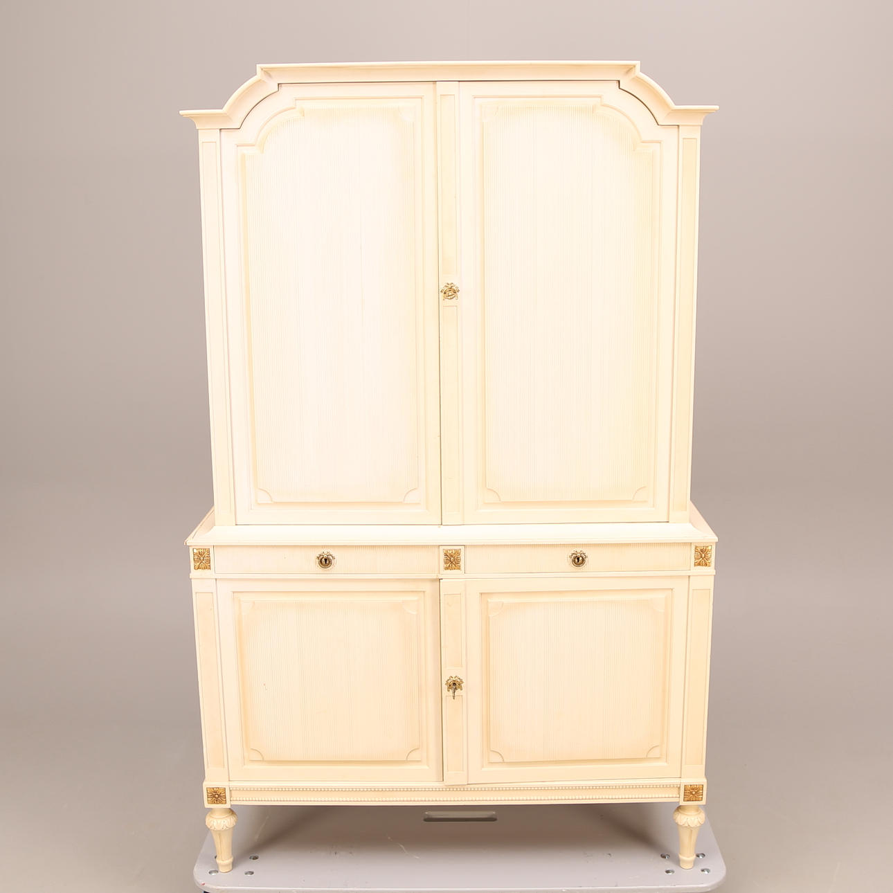 SKÅP, två pardörrar/lådpar , gustaviansk stil, gulvit, 1900-tal.