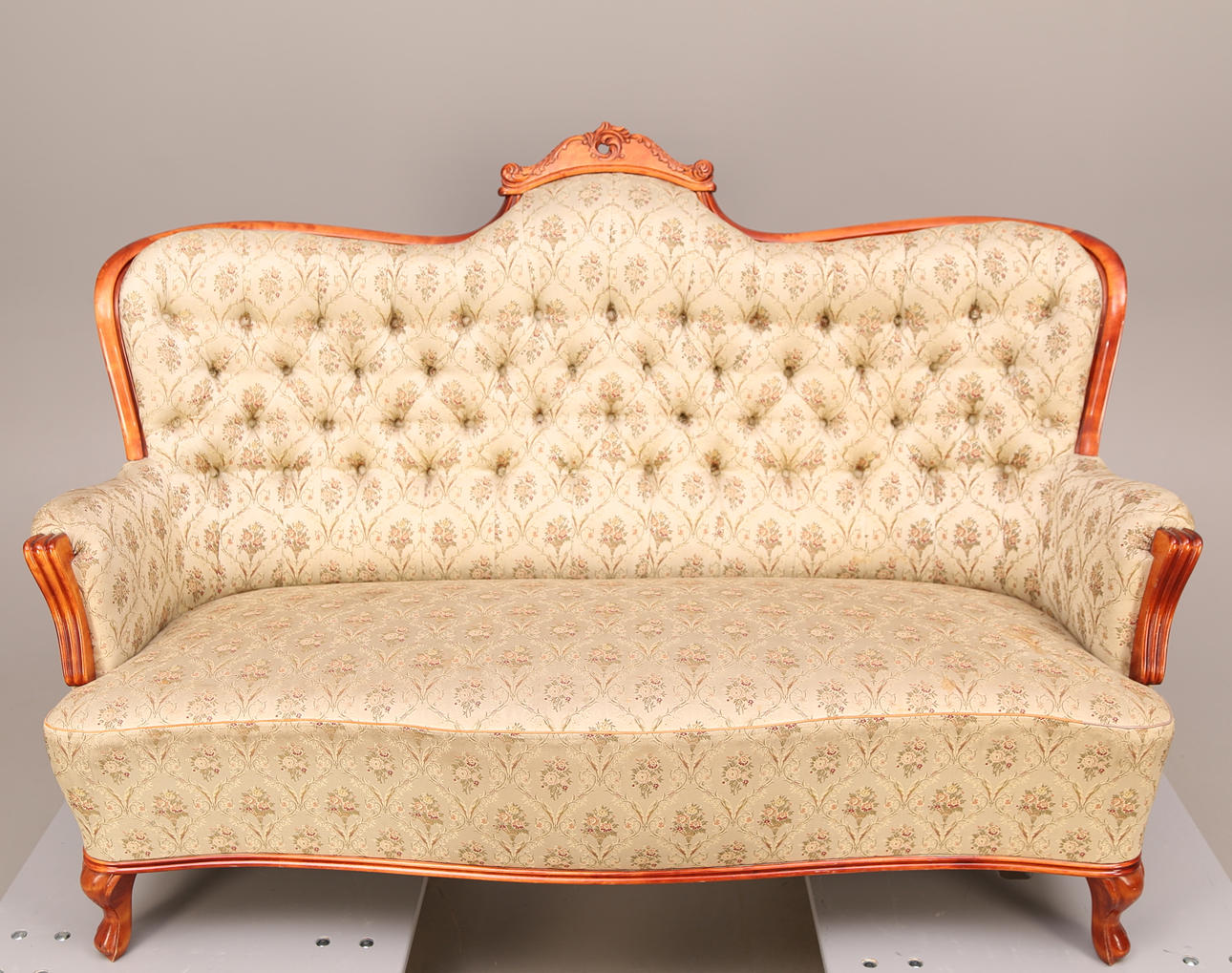 SOFFA, blommigt tyg, 3-sits, rokokoben, 1900-tal.