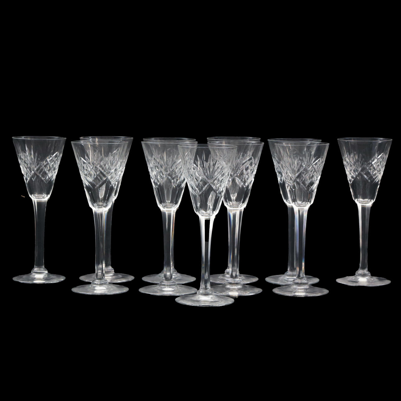 A set of 11 snapsglas, cut decor.