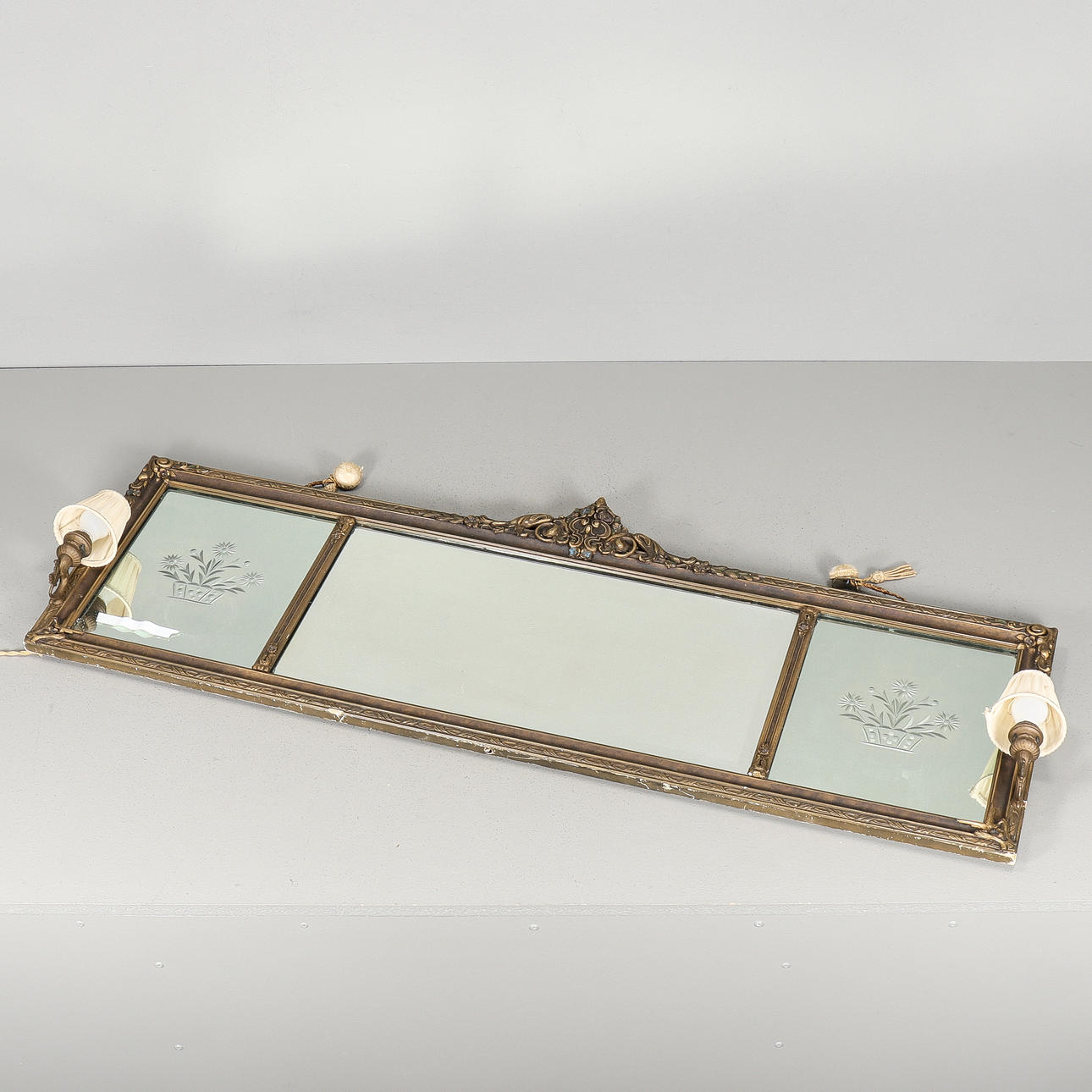 WALL MIRROR with lighting.