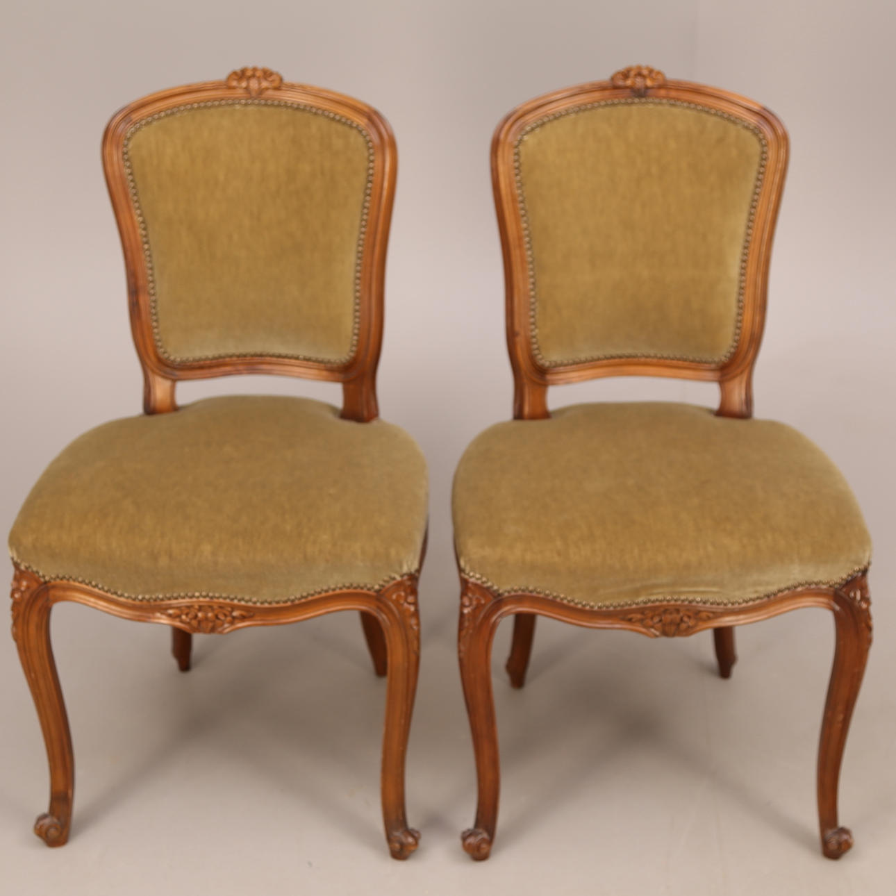 STOLAR, ett par, rokokostil, grön sammet, Streffog, 1900-tal.