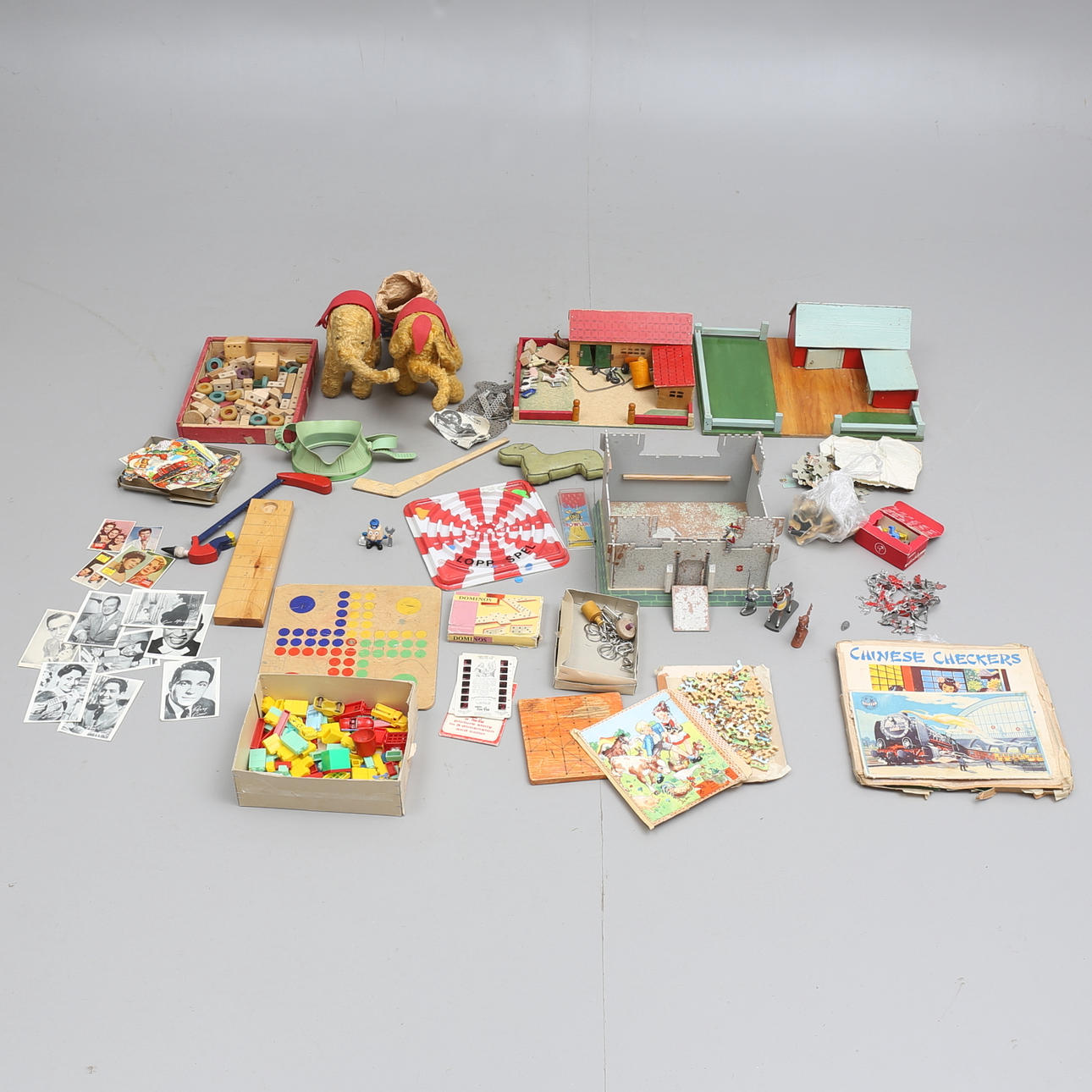 LEKSAKER, SPEL, m.m, 1900-talets mitt.