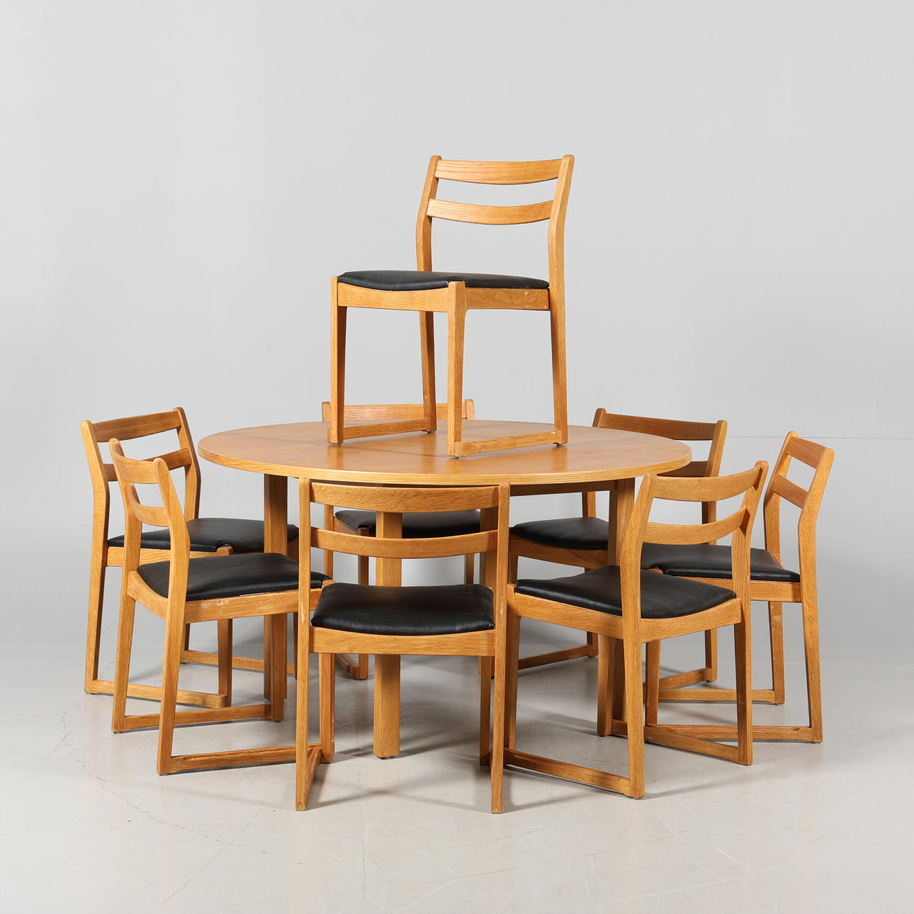 A 9-piece dining group, contemporary.