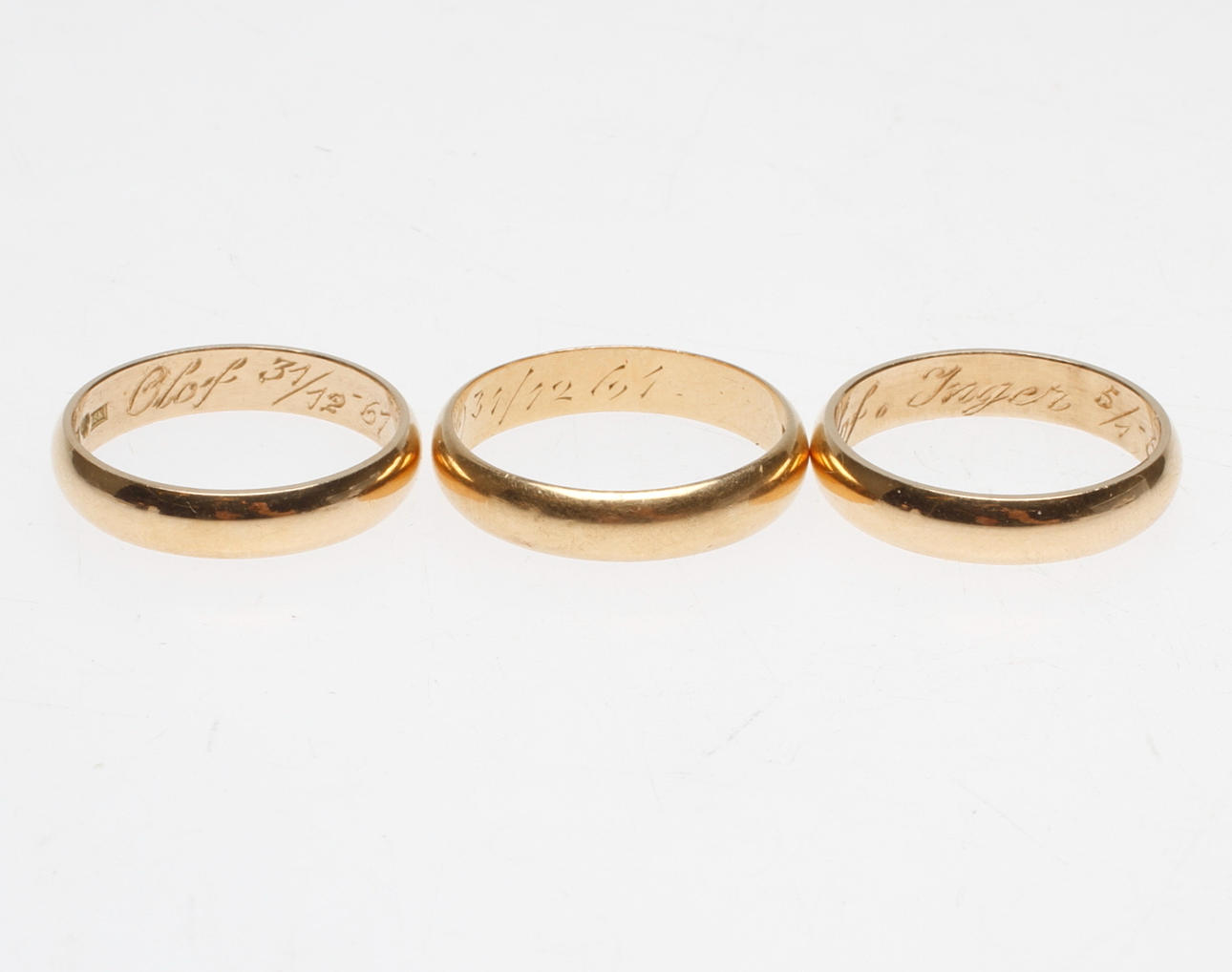 RINGAR, 3 st, 18k guld, vikt ca 14,2 gram.