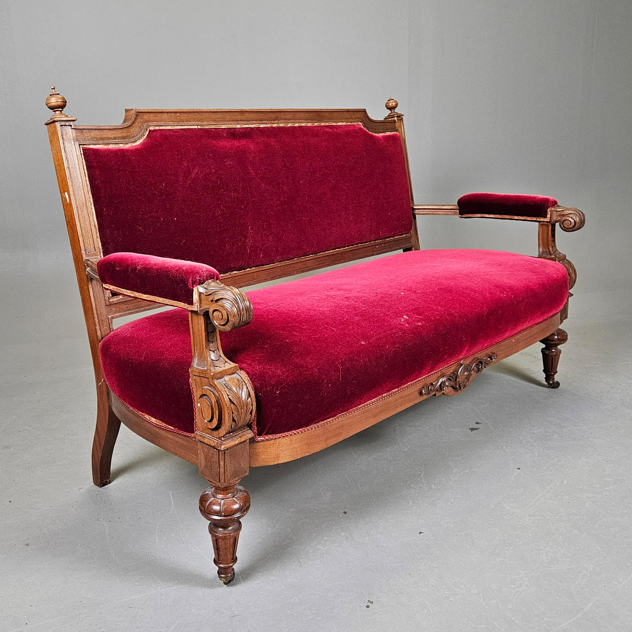 An Oscarian sofa, circa 1900.