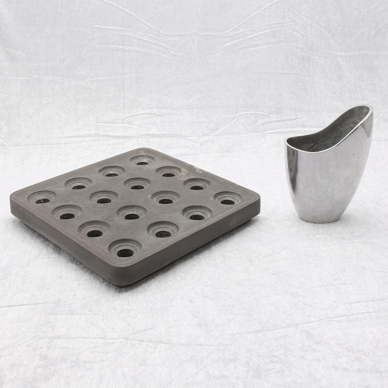 LJUSSTAKE, "Stumpastaken" samt VAS, aluminium, signerade.