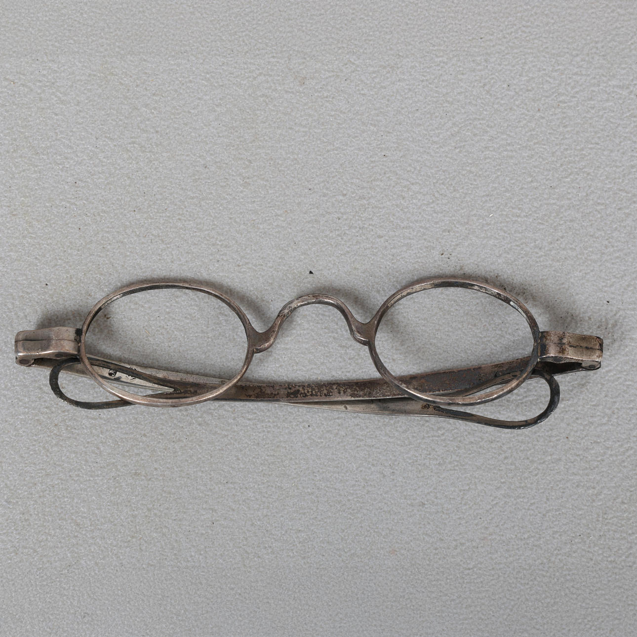 A PAIR OF SILVER SPECTACLES, PROBABLY GEORGE III PERIOD. Silver ...