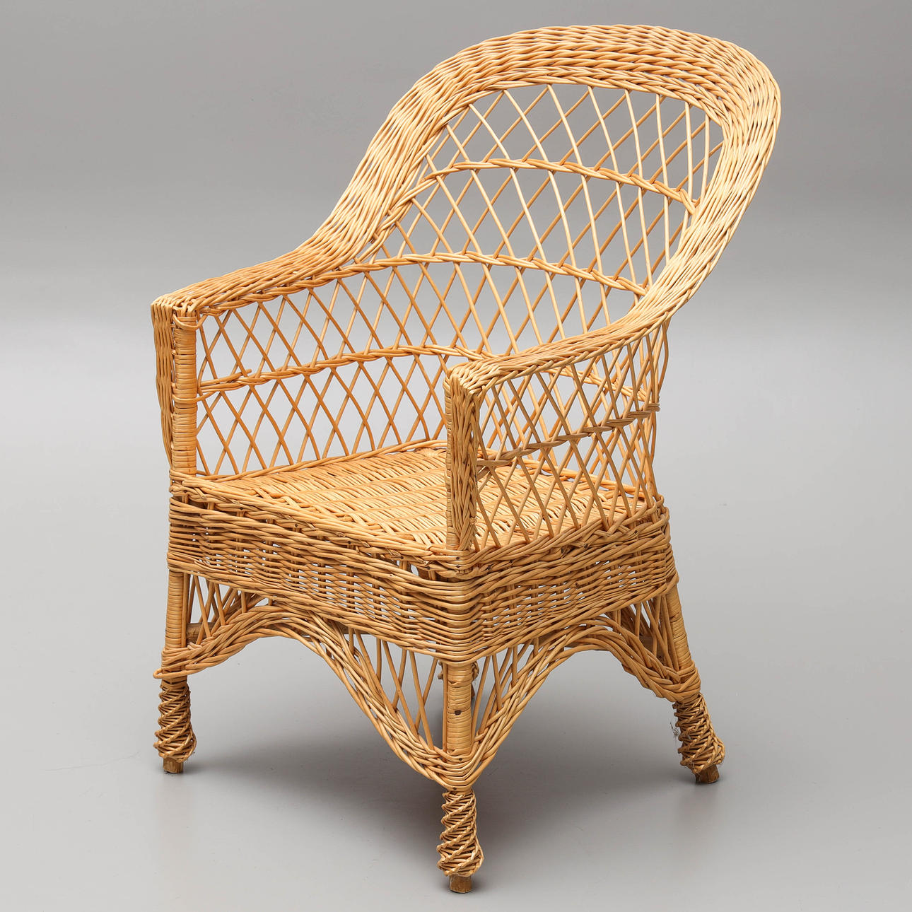 A 1900/2000 century wicker chair.