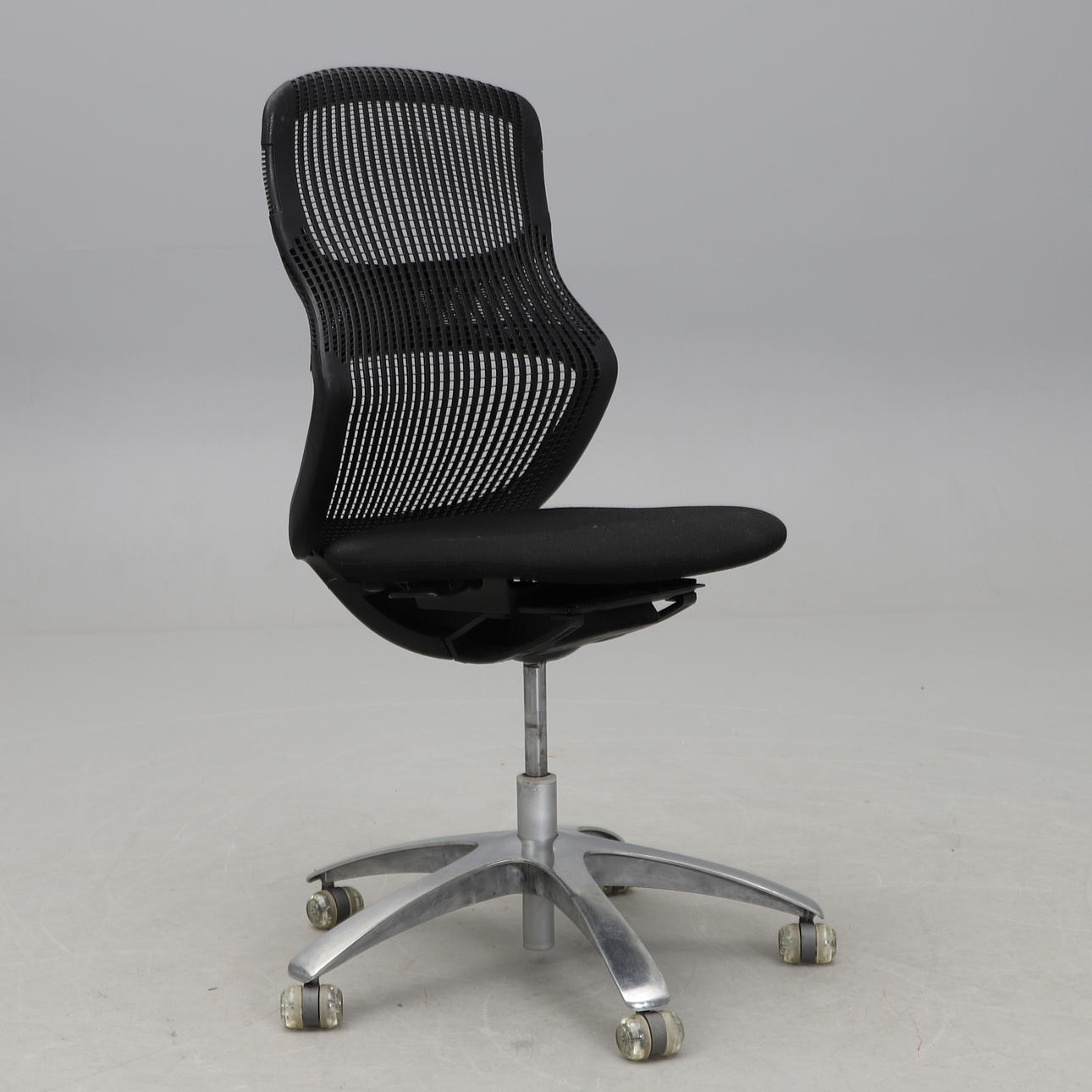 UNA SILLA DE OFICINA, «Generation», Knoll.