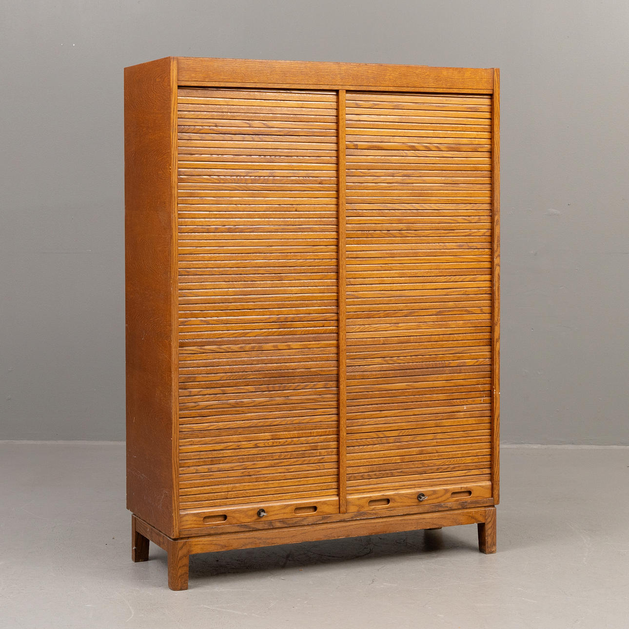 An oak filing cabinet, 20th century.