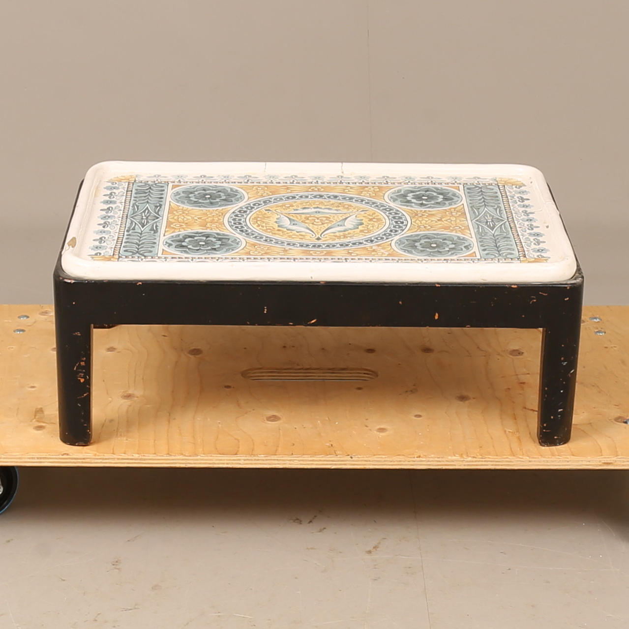 TRAY TABLE, 18th/20th century.