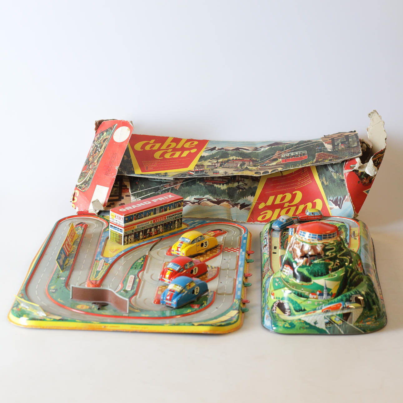 A pair of technofix plates from Germany, 20th century.