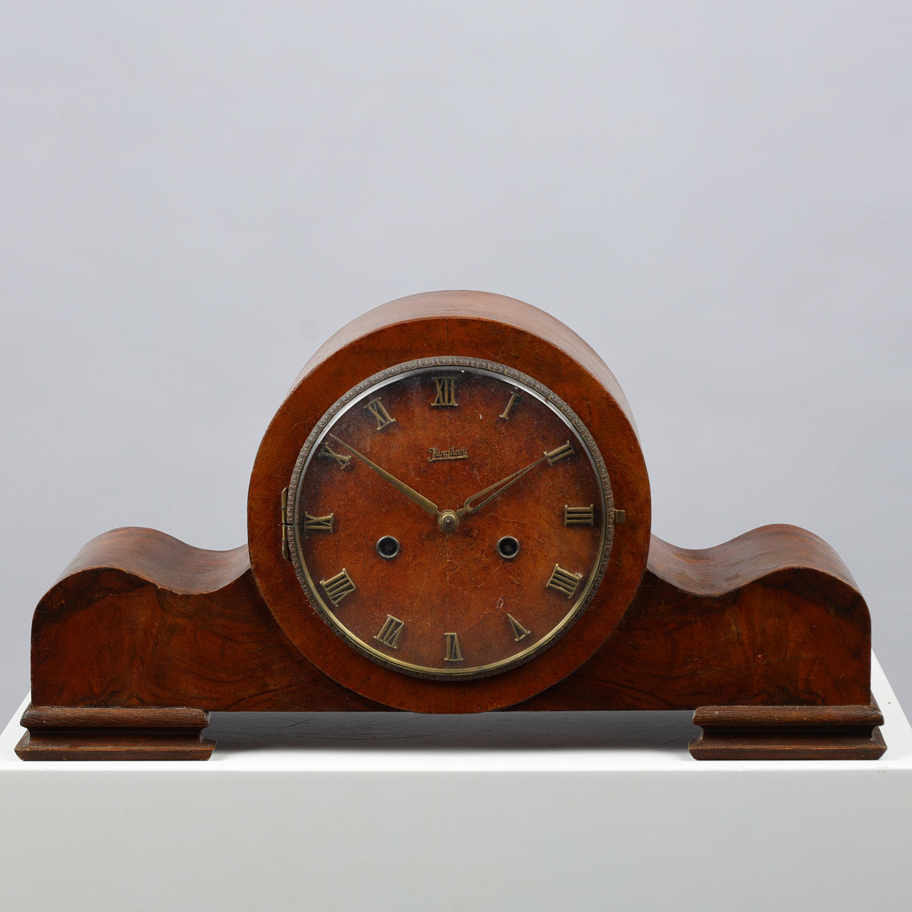 Junghans Art Deco walnut wood mantelpiece, 1930s.