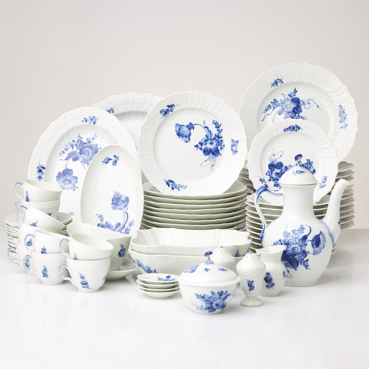 SERVIS, 60 dlr, Blue flower, Royal Copenhagen. Ceramics 