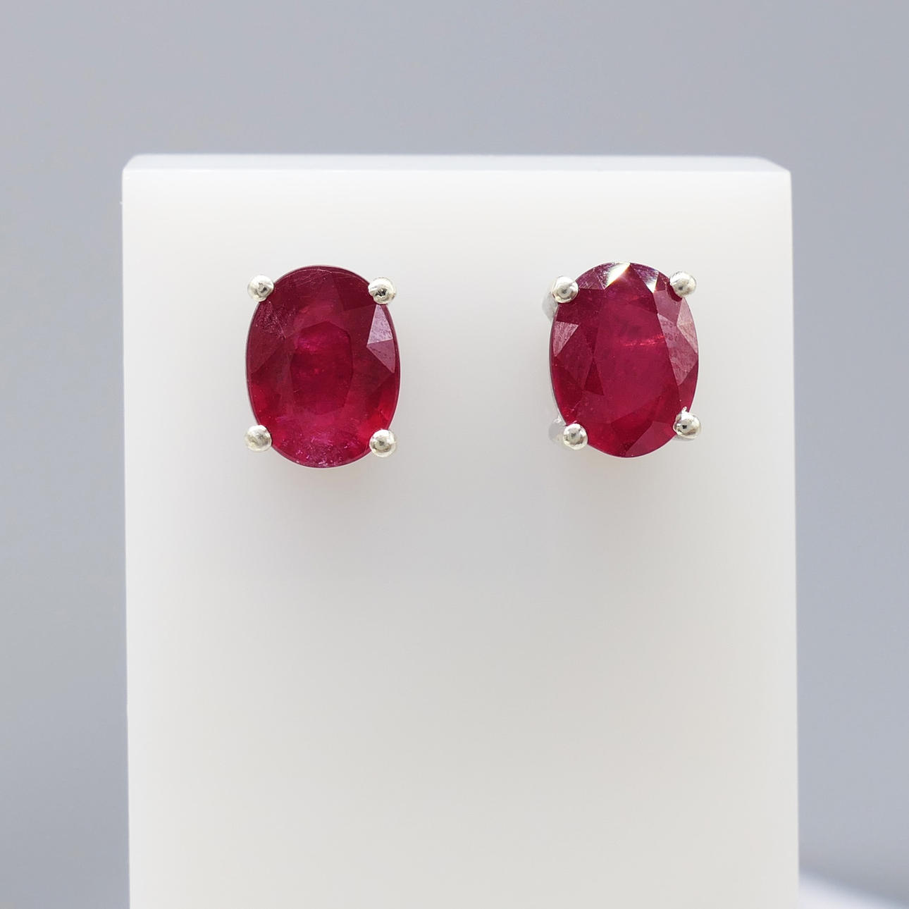 RUBY GEMSTONE örhängen.