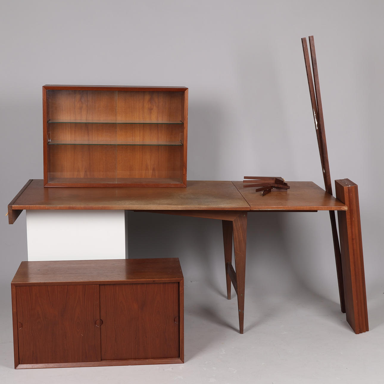 POUL CADOVIUS. Reolsystem af teak, Royal System, "System CADO", Danmark, 1900-tallets midte (7+8).