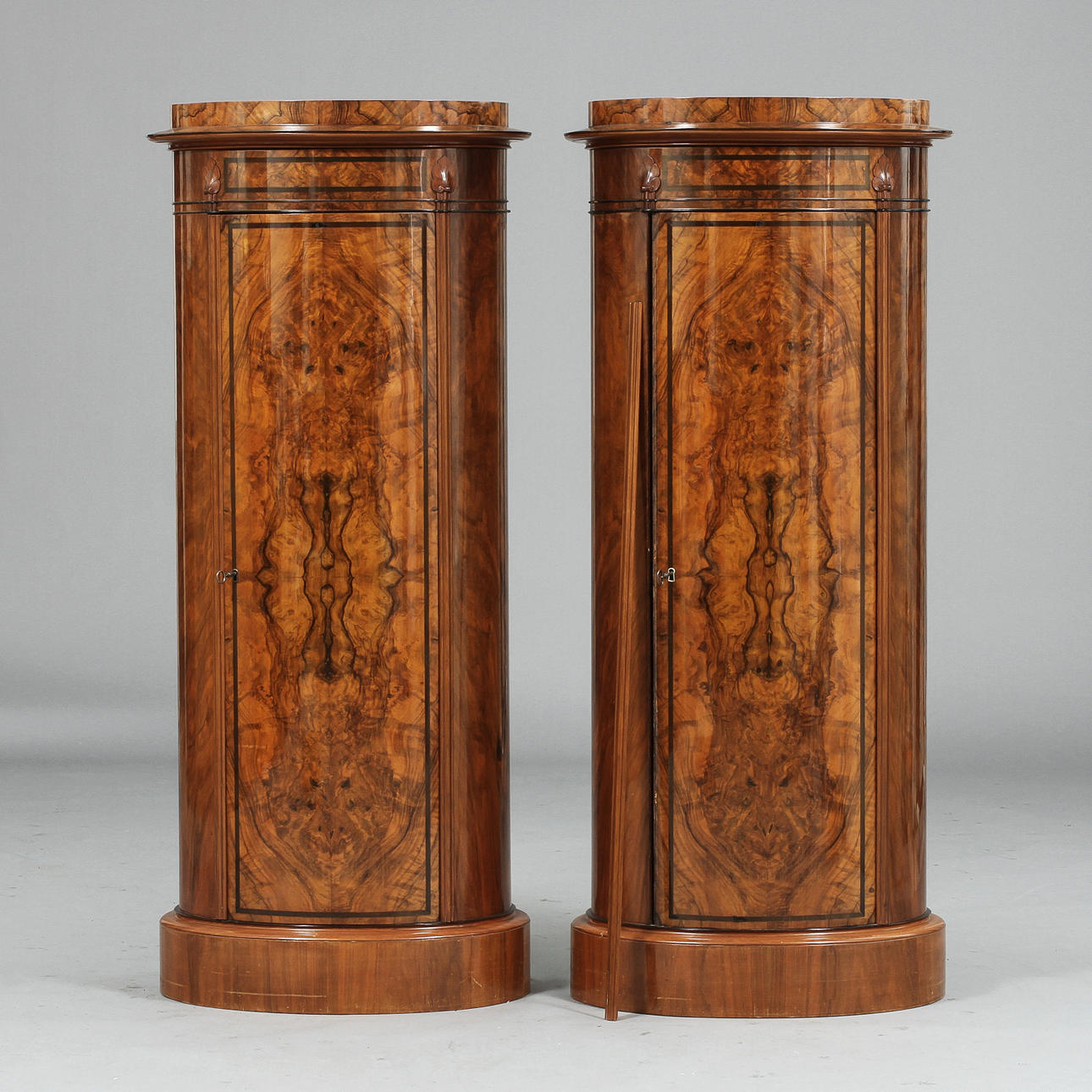 KOLONNSKÅP, 1 par, 1800-talets senare del.