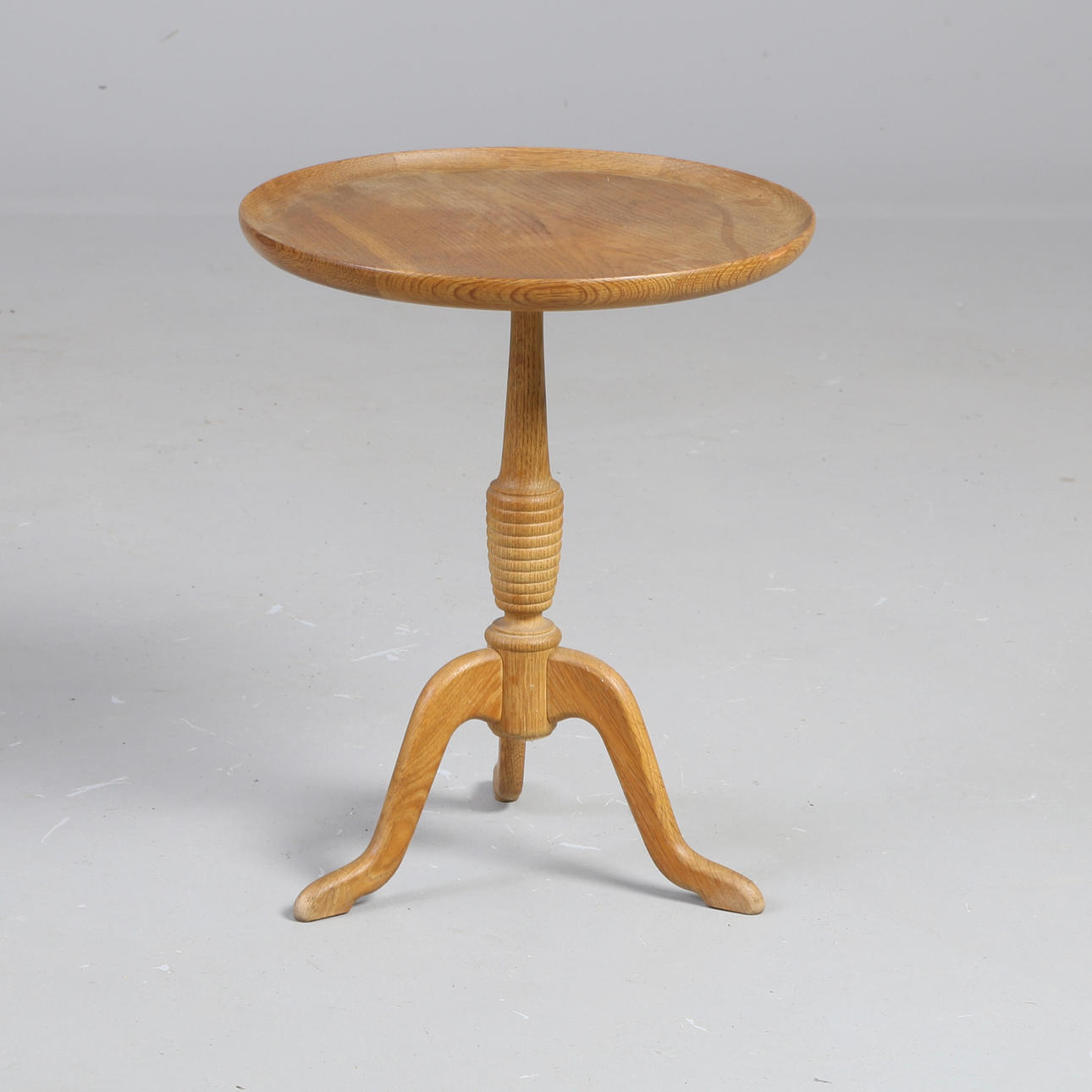 Anton Kildeberg. Lampebord af egetræ, 1960'erne.