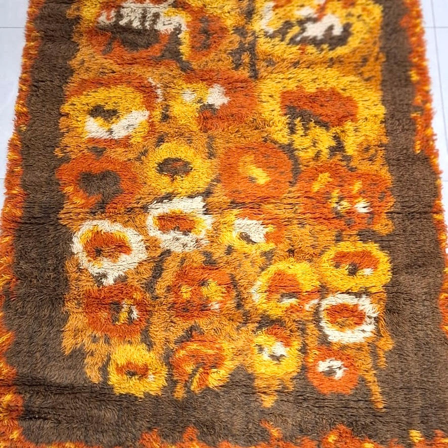 A CARPET, rya, 195 x 155 cm.