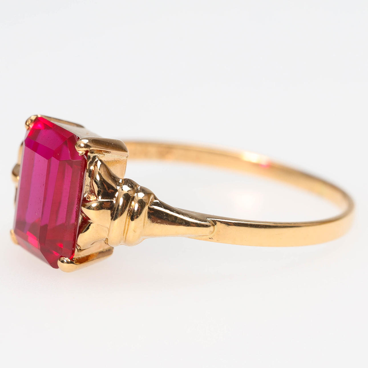 A ring, 18K gold, synthetic ruby, Stockholm 1951.
