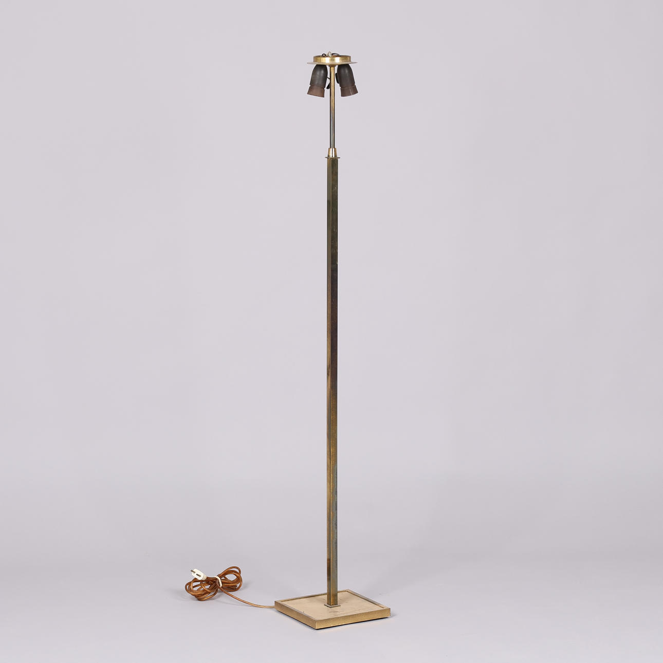 Brass floor lamp with two light sources, Lysberg Hansen & Therp, Denmark.
