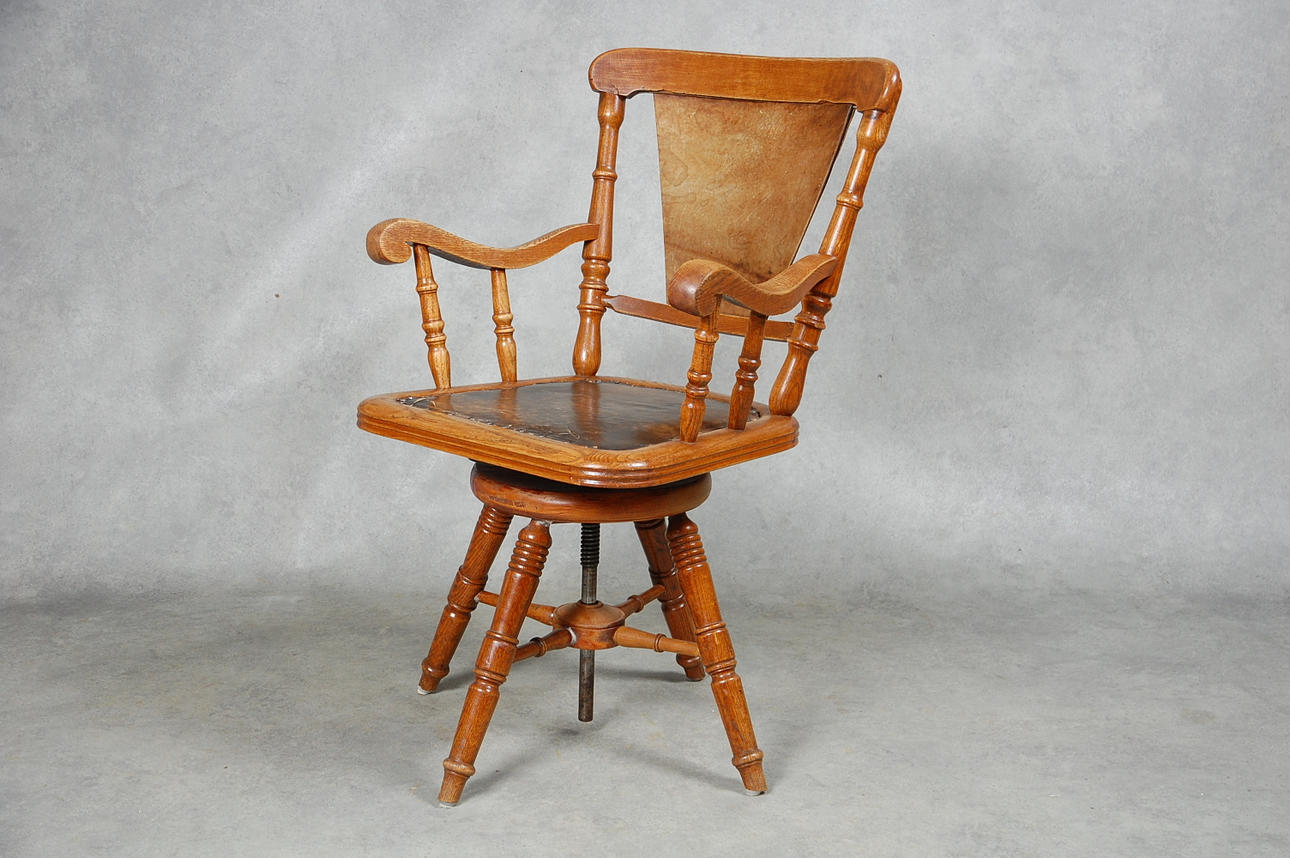 SKRIVBORDSSTOL, höj och sänkbar, 1920 tal.