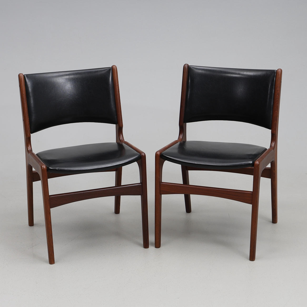 ERIK BUCH. Chair model 89. 2pcs teak.